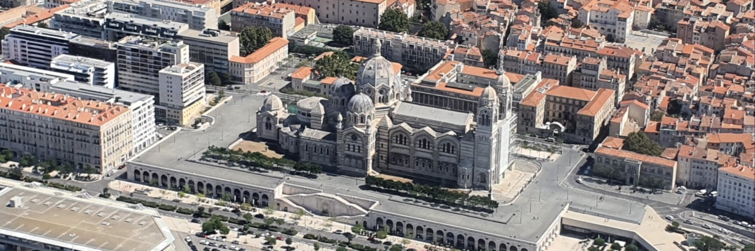 Image de Dressée sur l'esplanade Jean-Paul II