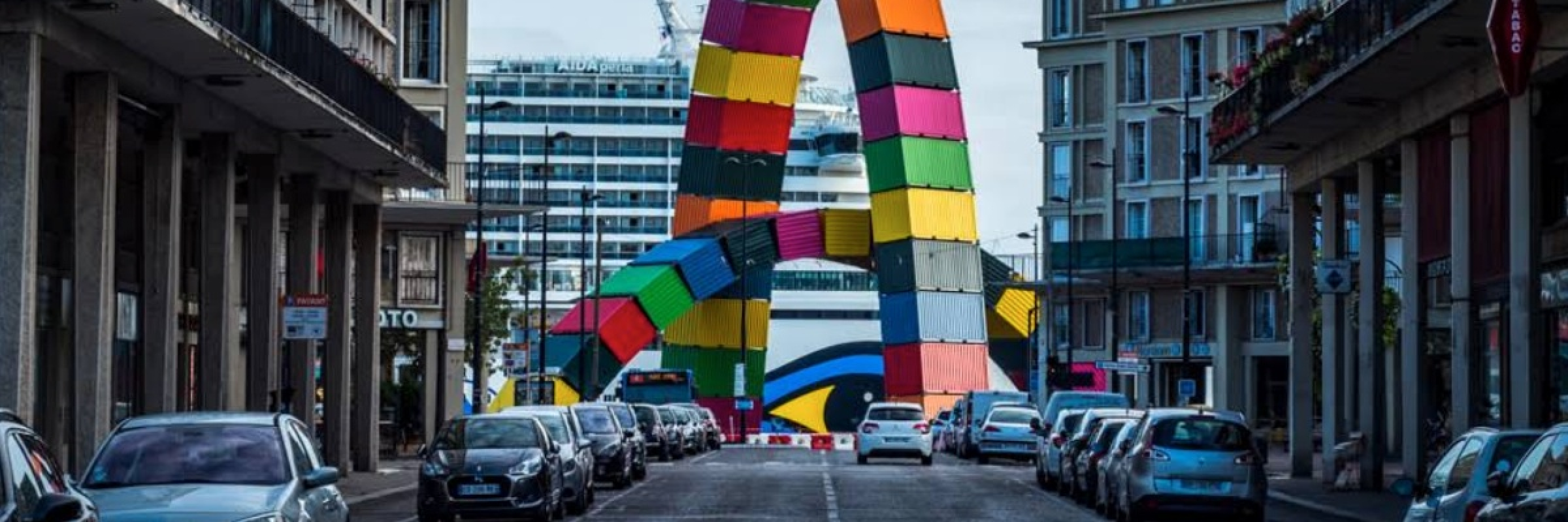 Image de Porte symbolique entre la ville et son port