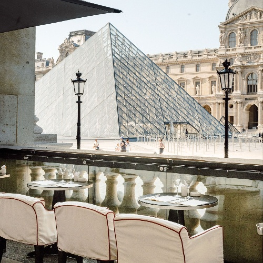 Une table entre patrimoine et modernité