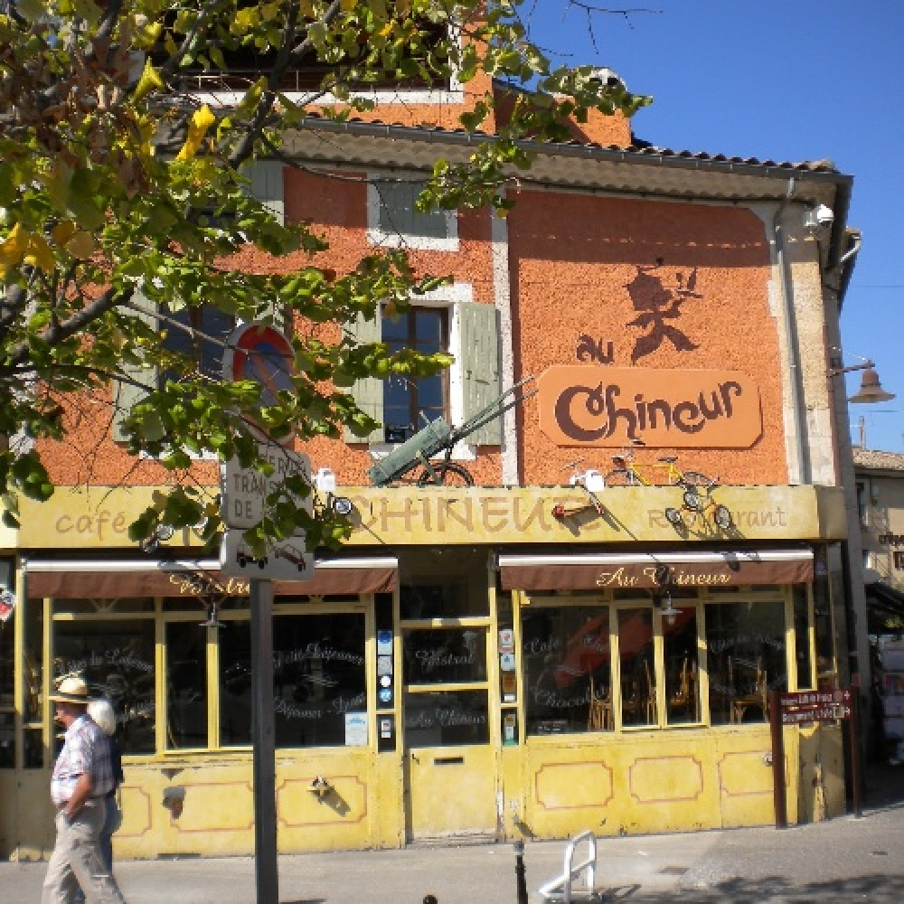 Bistrot brocante au bord Sorgue