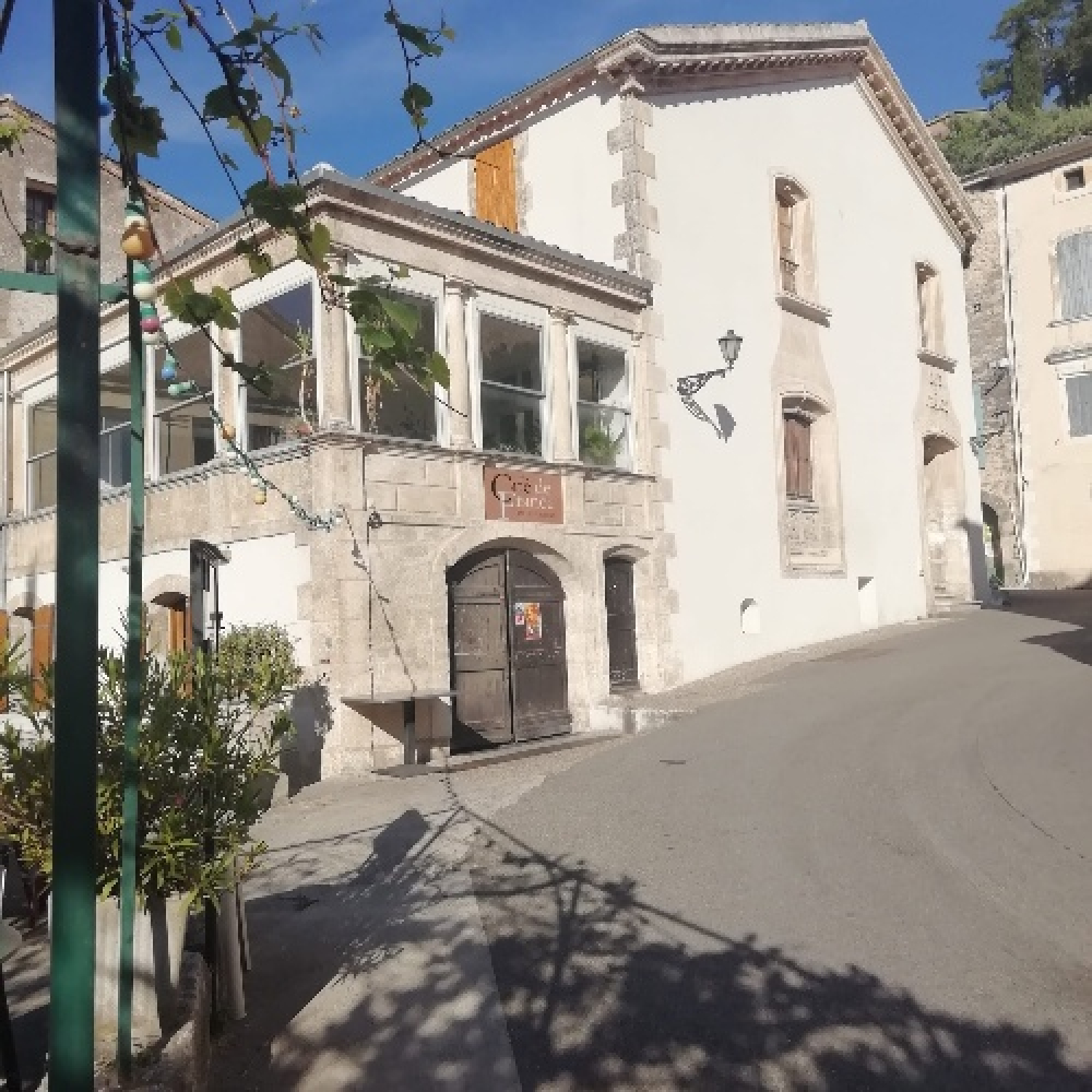Vue panoramique, cuisine provençale authentique